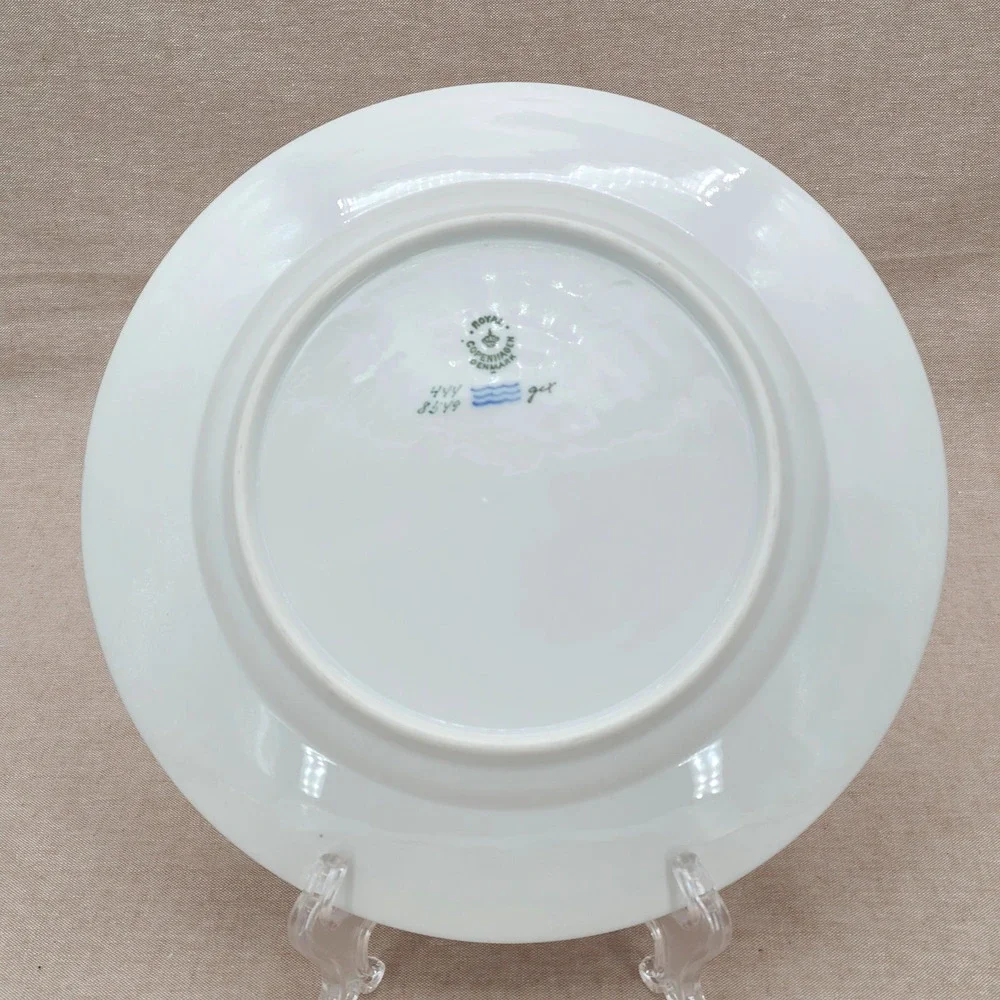 One (1) Royal Copenhagen 'Henriette' 10.25 Inch Dinner Plate #444-8549 Damaged